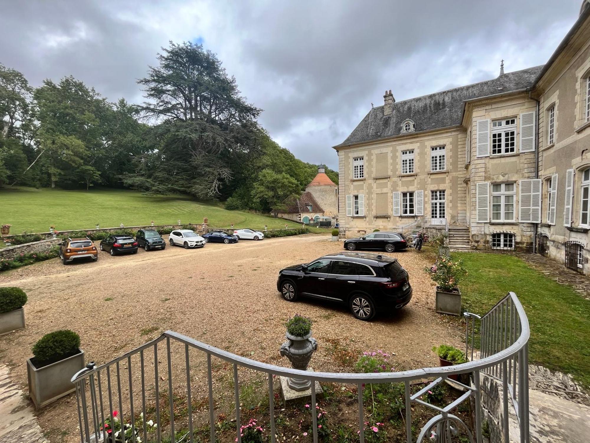 Chateau De Beaujeu Sens-Beaujeu Exterior photo